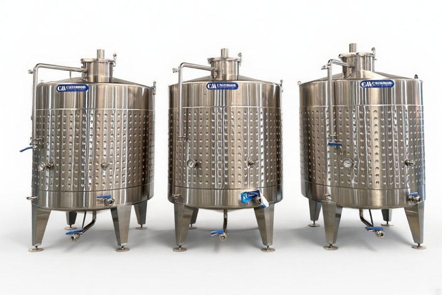 Precizn&iacute; vinařsk&yacute; fermentor s 360&deg; glykolov&yacute;m pl&aacute;štěm a inteligentn&iacute;m ř&iacute;zen&iacute;m teploty PLC