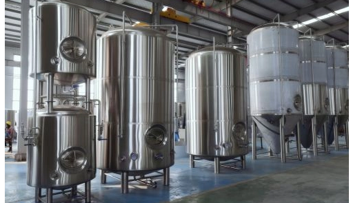 برائٹ بیئر ٹینک میں سینیٹری ڈیزائن: معیار اور حفاظت کو یقینی بنانا