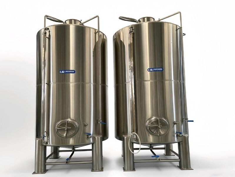 와인 제조 과정에서 와인 탱크의 주요 용도는 무엇입니까?